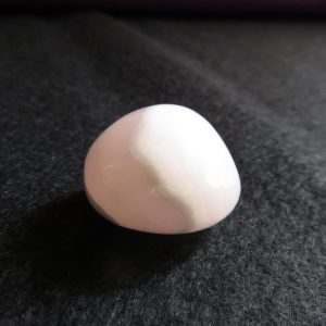 Tumblestone – Mangano Calcite