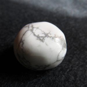 Tumblestone – White Howlite